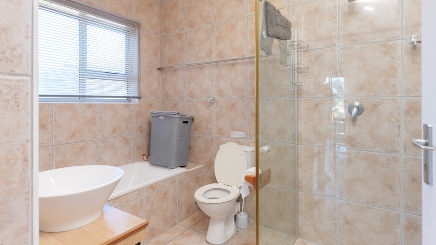 To Let 2 Bedroom Property for Rent in Oceanview Heights Western Cape